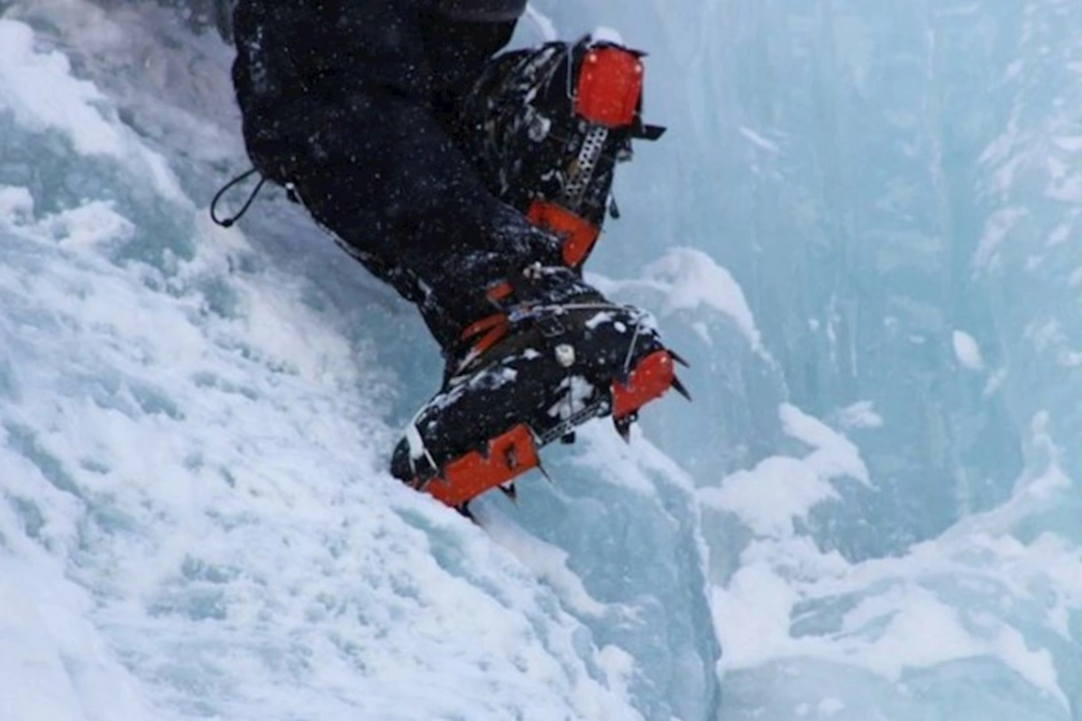 Qazaxıstanda alpinistlər qar uçqununa düşüblər — VİDEO