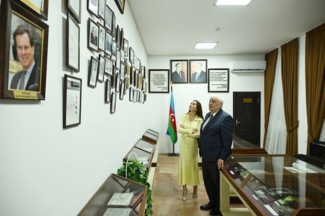 Prezident ailəsi “Azərbaycan dili” platformasının təqdimat mərasimində — FOTOLAR Prezident ailəsi “Azərbaycan dili” platformasının təqdimat mərasimində — FOTOLAR