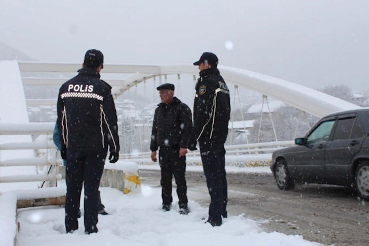 Polis gücləndirilmiş rejimdə xidmət aparır — FOTOLAR