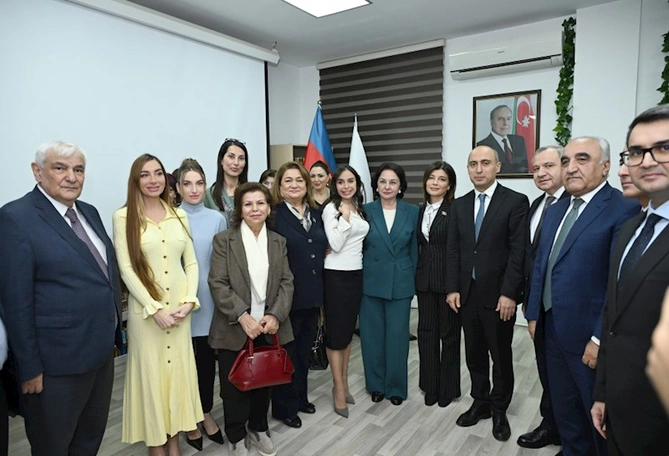 Prezident ailəsi “Azərbaycan dili” platformasının təqdimat mərasimində — FOTOLAR Prezident ailəsi “Azərbaycan dili” platformasının təqdimat mərasimində — FOTOLAR