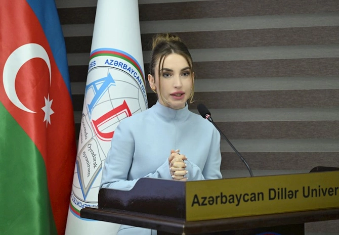 Prezident ailəsi “Azərbaycan dili” platformasının təqdimat mərasimində — FOTOLAR Prezident ailəsi “Azərbaycan dili” platformasının təqdimat mərasimində — FOTOLAR