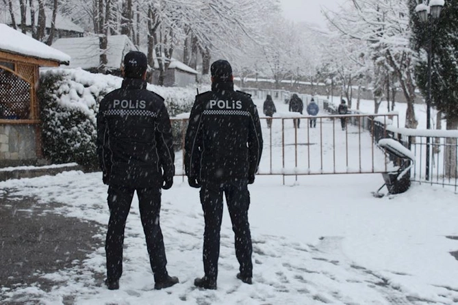 Polis gücləndirilmiş rejimdə xidmət aparır — FOTOLAR