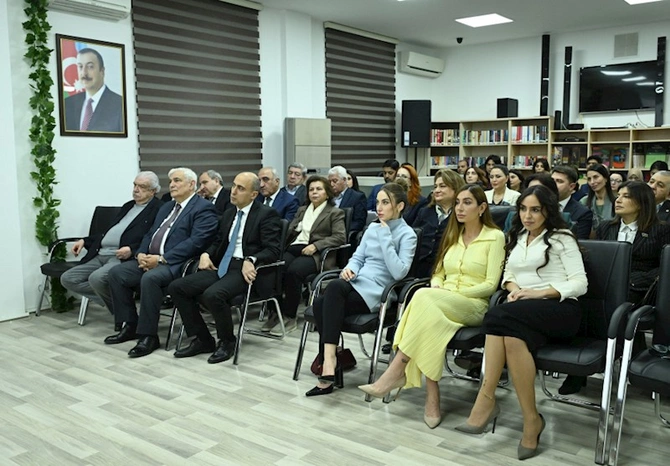 Prezident ailəsi “Azərbaycan dili” platformasının təqdimat mərasimində — FOTOLAR Prezident ailəsi “Azərbaycan dili” platformasının təqdimat mərasimində — FOTOLAR