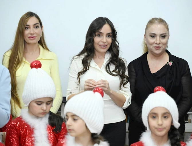 Prezident ailəsi “Azərbaycan dili” platformasının təqdimat mərasimində — FOTOLAR Prezident ailəsi “Azərbaycan dili” platformasının təqdimat mərasimində — FOTOLAR
