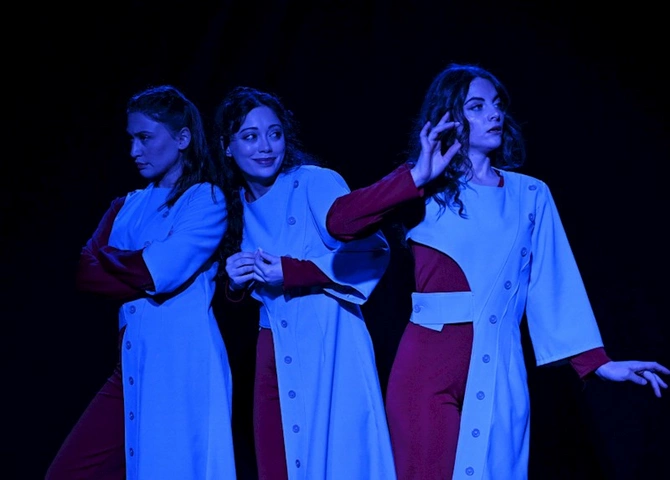 Prezidentin qızı ilə gəlini “Romeo və Cülyetta”nı izlədi — FOTOLAR Prezidentin qızı ilə gəlini “Romeo və Cülyetta”nı izlədi — FOTOLAR