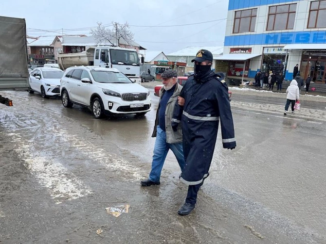 Polis gücləndirilmiş rejimdə xidmət aparır — FOTOLAR