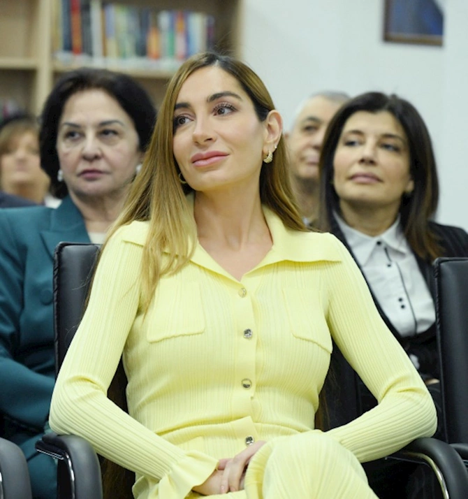 Prezident ailəsi “Azərbaycan dili” platformasının təqdimat mərasimində — FOTOLAR Prezident ailəsi “Azərbaycan dili” platformasının təqdimat mərasimində — FOTOLAR