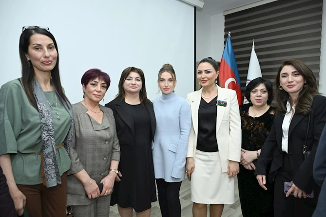 Prezident ailəsi “Azərbaycan dili” platformasının təqdimat mərasimində — FOTOLAR Prezident ailəsi “Azərbaycan dili” platformasının təqdimat mərasimində — FOTOLAR