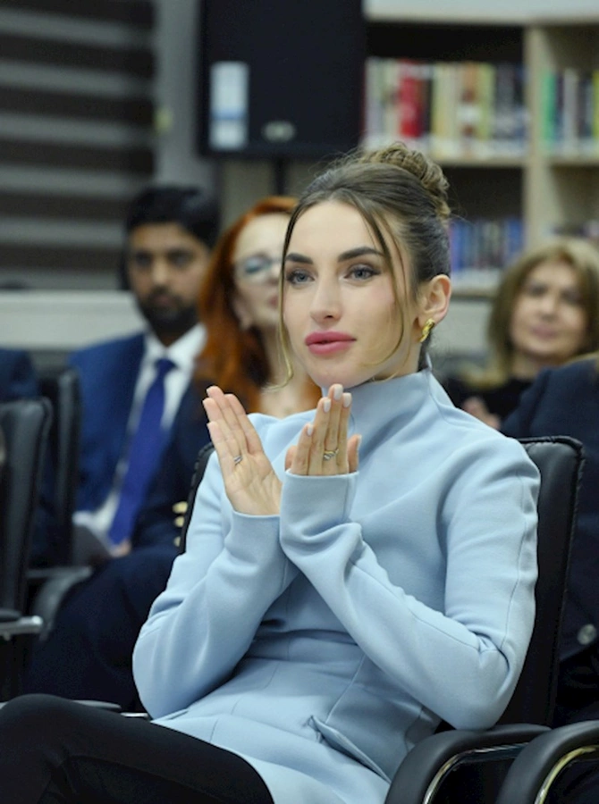 Prezident ailəsi “Azərbaycan dili” platformasının təqdimat mərasimində — FOTOLAR Prezident ailəsi “Azərbaycan dili” platformasının təqdimat mərasimində — FOTOLAR