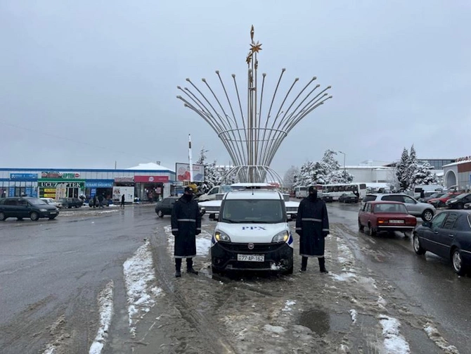 Polis gücləndirilmiş rejimdə xidmət aparır — FOTOLAR