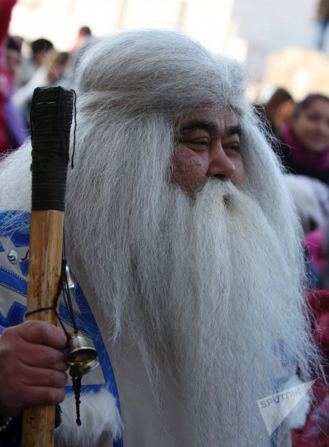 Bizdə Şaxta Babadır, bəs onlarda?