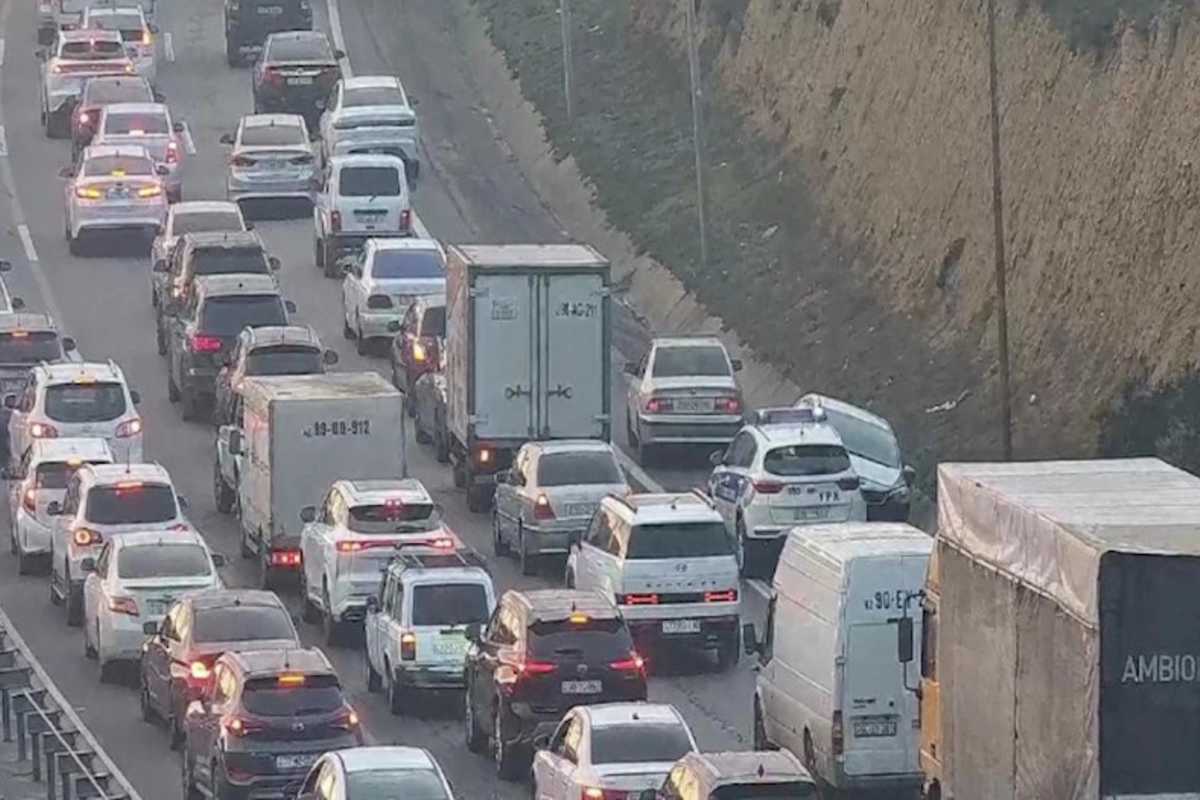 Kənar dairəvi yolda qəza: Tıxac yarandı — FOTOLAR