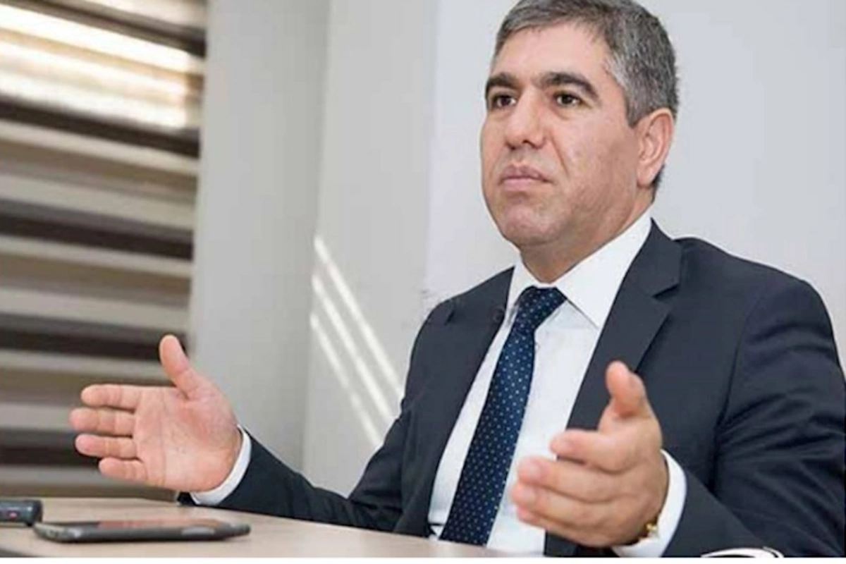 Deputat universitetdə dərs deməyə başladı
