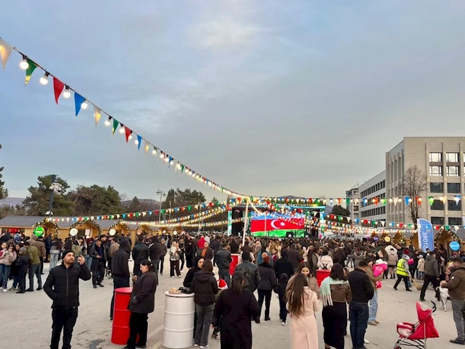 Xankəndi 3-cü Yeni ilini doğmaları ilə qarşılayır — FOTOLAR Xankəndi 3-cü Yeni ilini doğmaları ilə qarşılayır — FOTOLAR