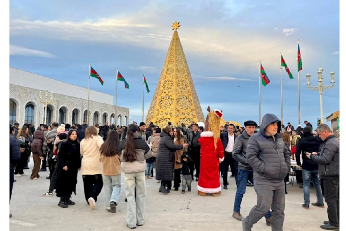 Xankəndi 3-cü Yeni ilini doğmaları ilə qarşılayır — FOTOLAR