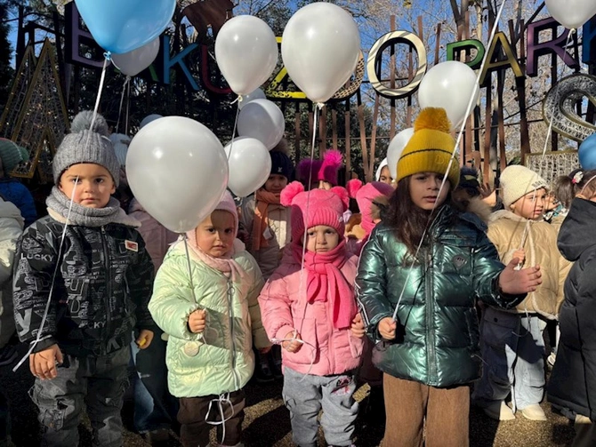 Leyla Əliyevanın təşəbbüsü ilə aztəminatlı ailələrin uşaqları Bakı Zooloji Parkında — FOTOLAR