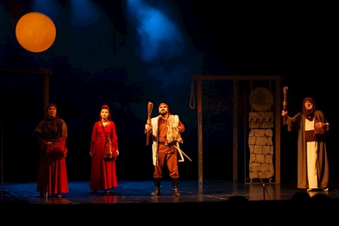 Şəki teatrı “Dar ağacı” tamaşası ilə paytaxt sənətsevərlərinin qonağı olub — FOTOLAR