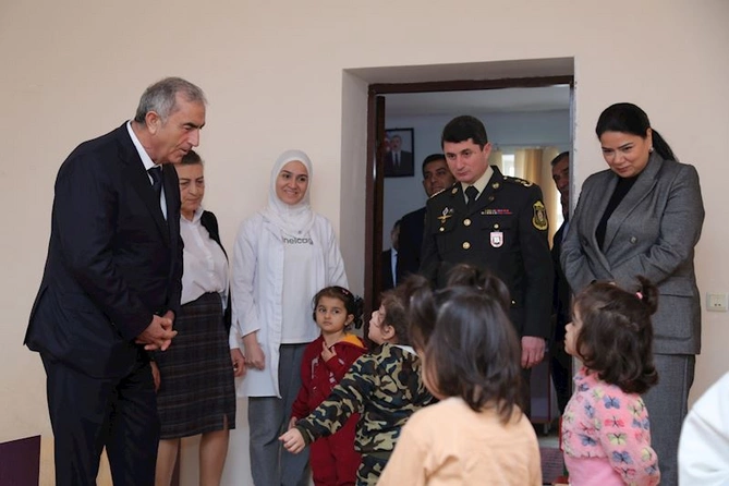 İcra başçısı Hacıqabulda körpələr evi-uşaq bağçasını ziyarət etdi — FOTOLAR İcra başçısı Hacıqabulda körpələr evi-uşaq bağçasını ziyarət etdi — FOTOLAR