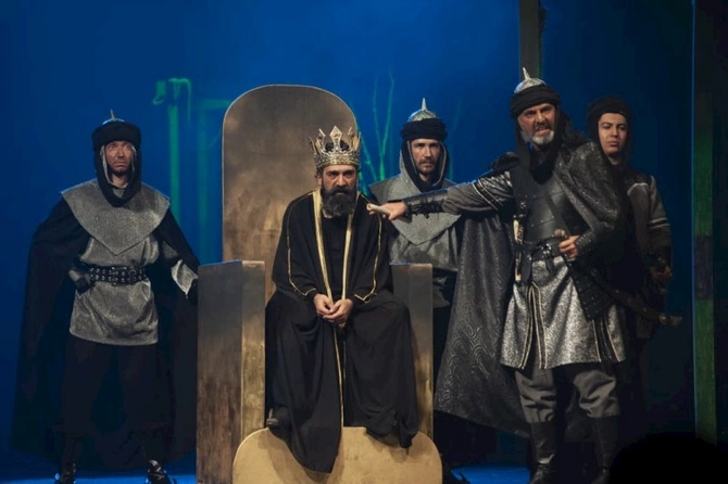 Şəki teatrı “Dar ağacı” tamaşası ilə paytaxt sənətsevərlərinin qonağı olub — FOTOLAR