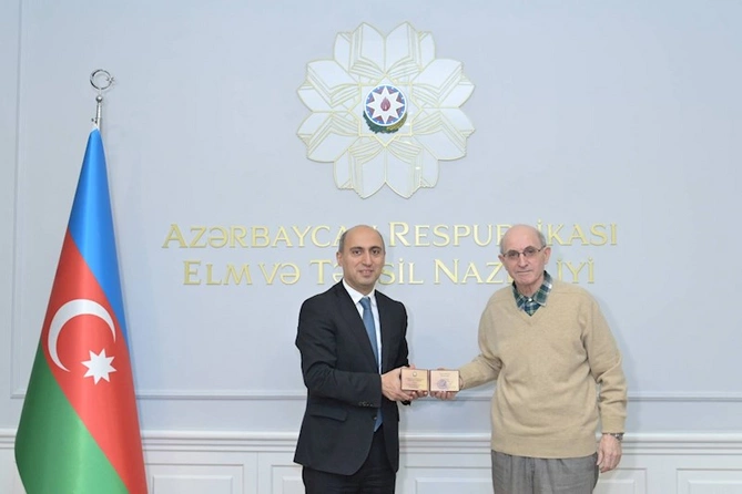 Emin Əmrullayev yüksək dövlət təltiflərinə layiq görülmüş alimlərlə görüşdü — FOTOLAR Emin Əmrullayev yüksək dövlət təltiflərinə layiq görülmüş alimlərlə görüşdü — FOTOLAR