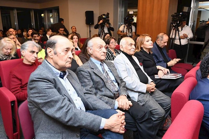 Mirzə Qədim İrəvani “Xalq Əmanəti” layihəsinin 26-cı nəşrində — FOTOLAR