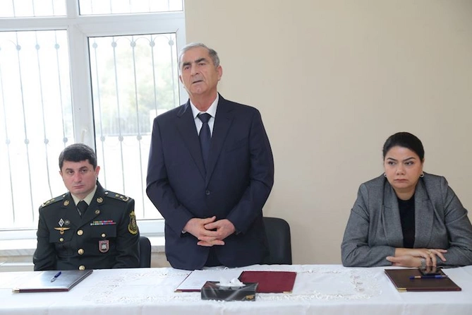 Sevindik Hətəmov növbəti səyyar qəbul-görüş keçirdi — FOTOLAR Sevindik Hətəmov növbəti səyyar qəbul-görüş keçirdi — FOTOLAR