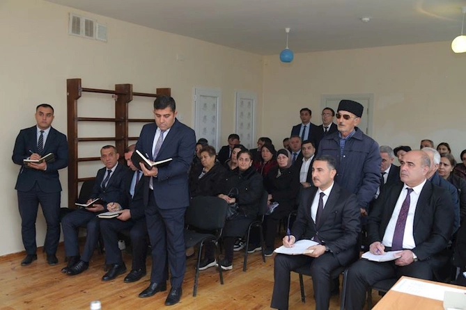 Sevindik Hətəmov növbəti səyyar qəbul-görüş keçirdi — FOTOLAR Sevindik Hətəmov növbəti səyyar qəbul-görüş keçirdi — FOTOLAR