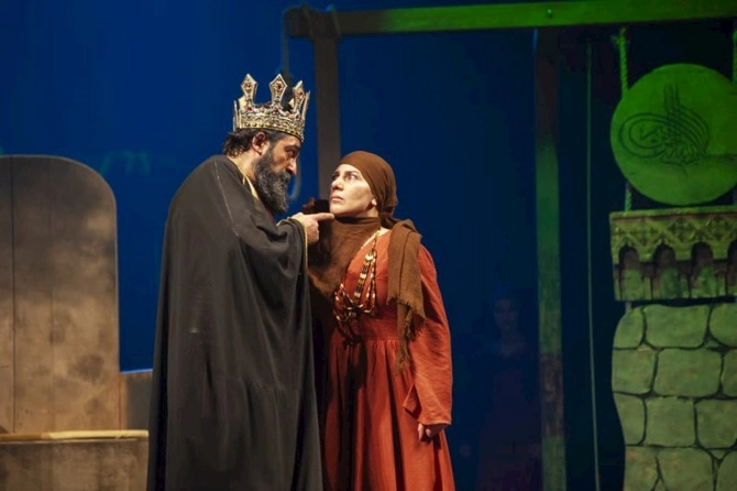 Şəki teatrı “Dar ağacı” tamaşası ilə paytaxt sənətsevərlərinin qonağı olub — FOTOLAR
