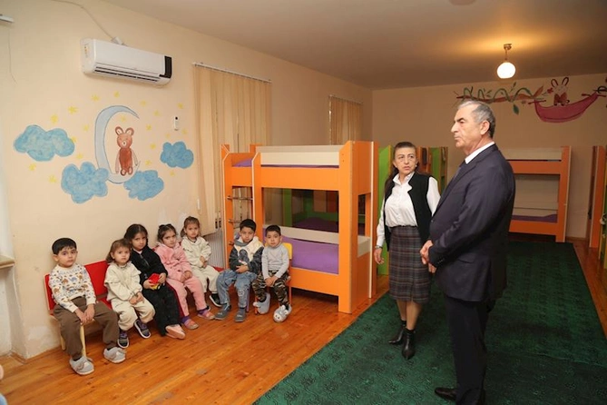 İcra başçısı Hacıqabulda körpələr evi-uşaq bağçasını ziyarət etdi — FOTOLAR İcra başçısı Hacıqabulda körpələr evi-uşaq bağçasını ziyarət etdi — FOTOLAR