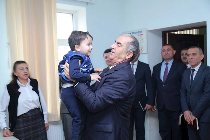 İcra başçısı Hacıqabulda körpələr evi-uşaq bağçasını ziyarət etdi — FOTOLAR İcra başçısı Hacıqabulda körpələr evi-uşaq bağçasını ziyarət etdi — FOTOLAR