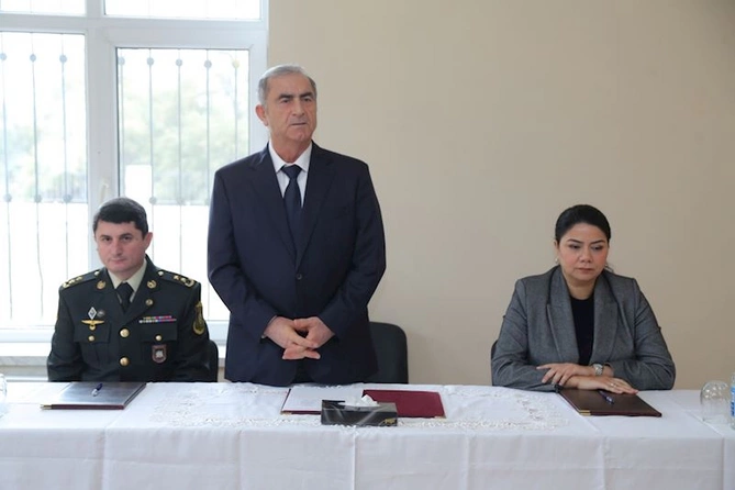 Sevindik Hətəmov növbəti səyyar qəbul-görüş keçirdi — FOTOLAR Sevindik Hətəmov növbəti səyyar qəbul-görüş keçirdi — FOTOLAR