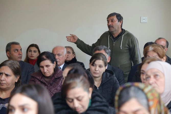 Sevindik Hətəmov növbəti səyyar qəbul-görüş keçirdi — FOTOLAR Sevindik Hətəmov növbəti səyyar qəbul-görüş keçirdi — FOTOLAR