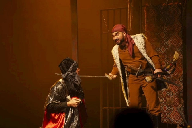 Şəki teatrı “Dar ağacı” tamaşası ilə paytaxt sənətsevərlərinin qonağı olub — FOTOLAR