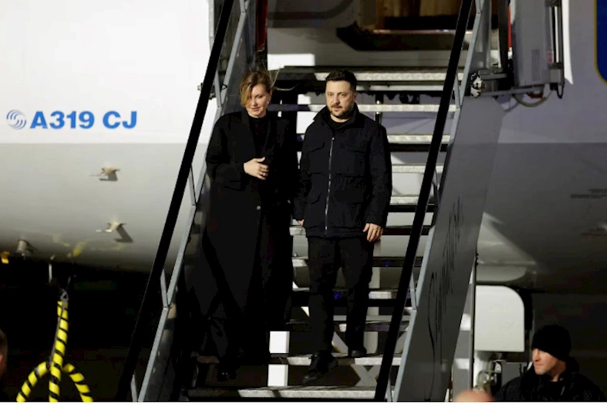 Təyyarəsinin yaxınlığında naməlum dronlar uçub