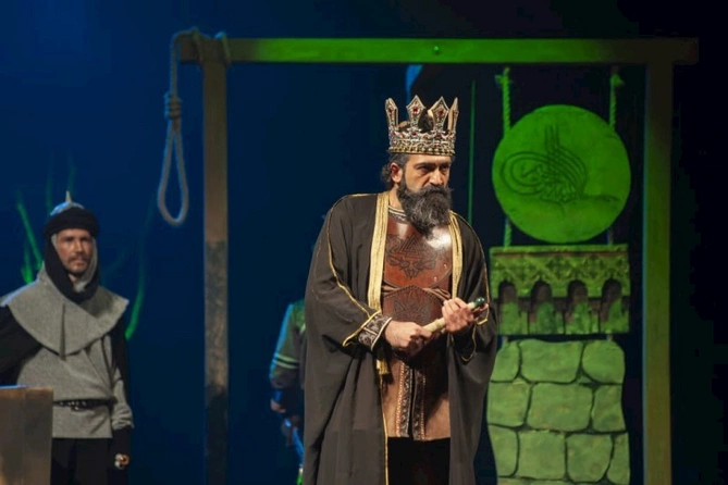 Şəki teatrı “Dar ağacı” tamaşası ilə paytaxt sənətsevərlərinin qonağı olub — FOTOLAR