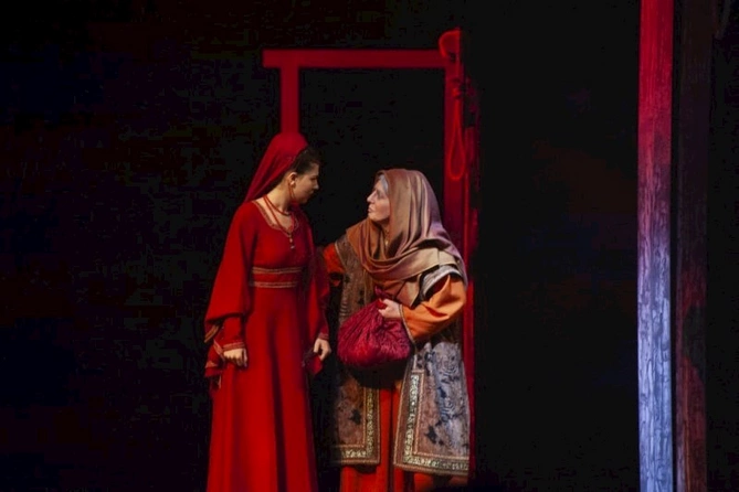 Şəki teatrı “Dar ağacı” tamaşası ilə paytaxt sənətsevərlərinin qonağı olub — FOTOLAR