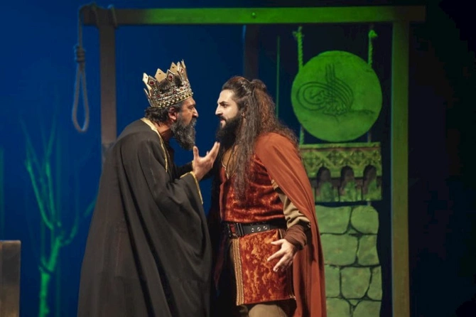 Şəki teatrı “Dar ağacı” tamaşası ilə paytaxt sənətsevərlərinin qonağı olub — FOTOLAR