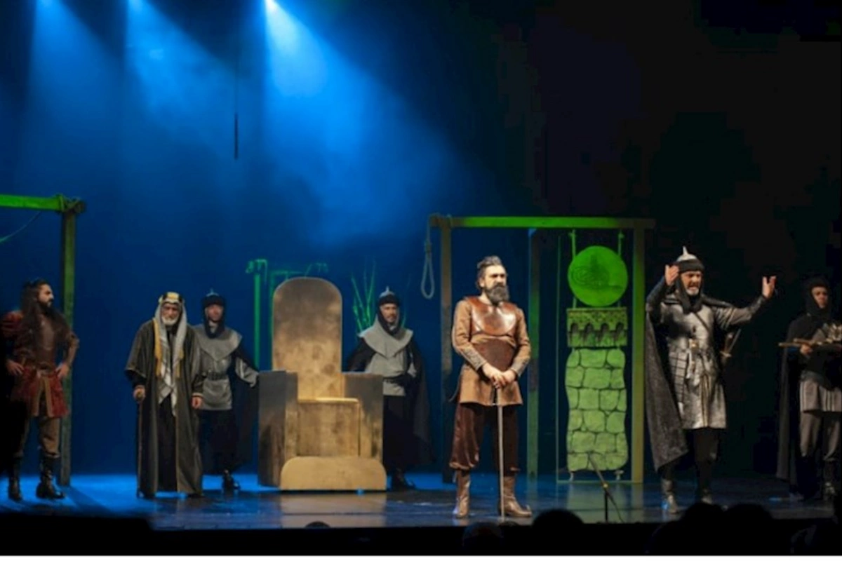 Şəki teatrı “Dar ağacı” tamaşası ilə paytaxt sənətsevərlərinin qonağı olub — FOTOLAR