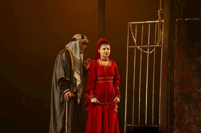 Şəki teatrı “Dar ağacı” tamaşası ilə paytaxt sənətsevərlərinin qonağı olub — FOTOLAR