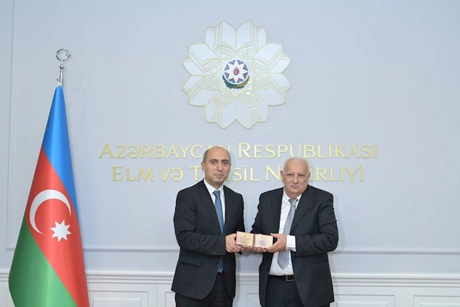 Emin Əmrullayev yüksək dövlət təltiflərinə layiq görülmüş alimlərlə görüşdü — FOTOLAR Emin Əmrullayev yüksək dövlət təltiflərinə layiq görülmüş alimlərlə görüşdü — FOTOLAR