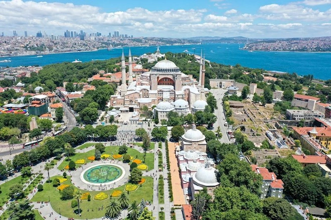 İstanbulun gəzərək kəşf edin : Dünya memarlığının əsrarəngiz inciləri — FOTOLAR İstanbulun gəzərək kəşf edin : Dünya memarlığının əsrarəngiz inciləri — FOTOLAR