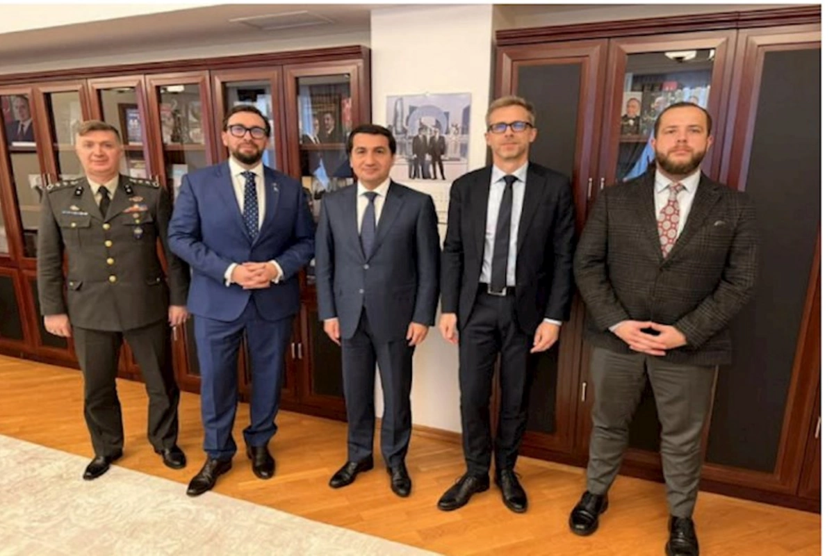 Hikmət Hacıyev NATO-nun Cənubi Qafqazdakı Ofisinin rəhbəri ilə görüşüb