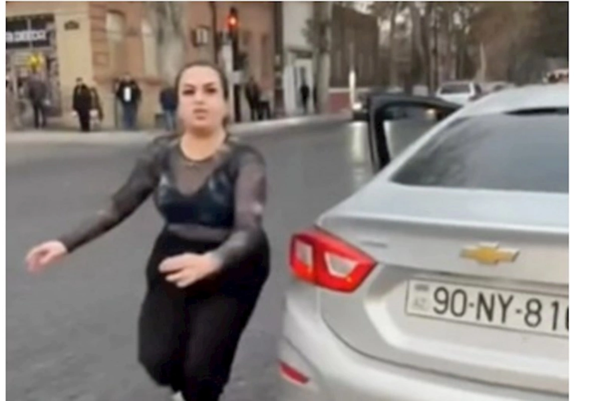 Gəncədə qadın sürücü kuryerə hücum etdi, polis hərəkətə keçdi — VİDEO