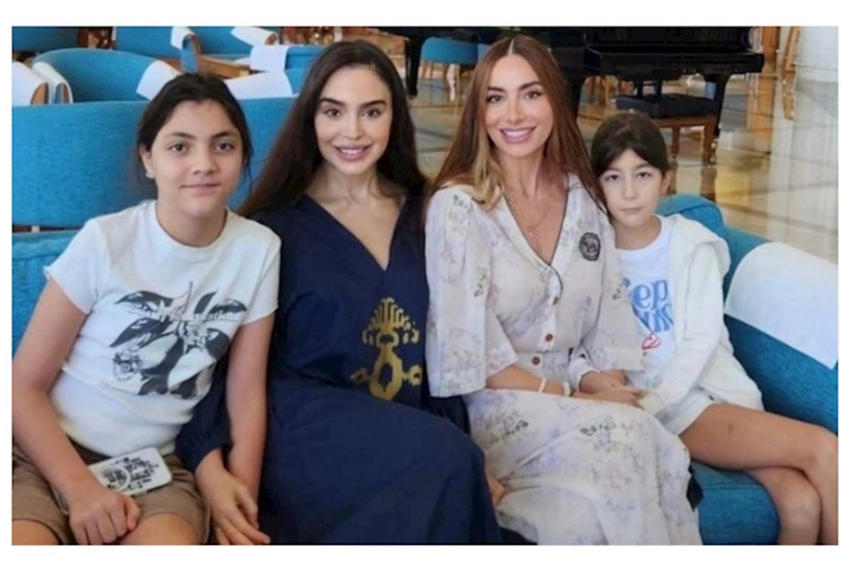 Leyla və Arzu Əliyevalar qızları ilə — FOTO