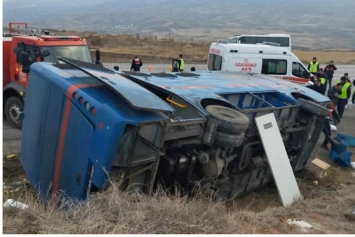 Türkiyədə məhbusları daşıyan avtobus aşıb, yaralılar var