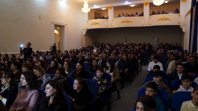 Əməkdar kollektiv Səid Rüstəmov adına Xalq Çalğı Alətləri Orkestri Xaçmazda konsert proqramı ilə çıxış edib — FOTOLAR Əməkdar kollektiv Səid Rüstəmov adına Xalq Çalğı Alətləri Orkestri Xaçmazda konsert proqramı ilə çıxış edib — FOTOLAR