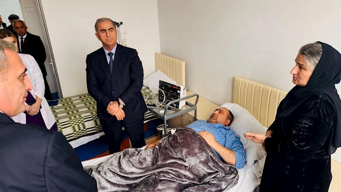 Sevindik Hətəmov Hacıqabulda müalicə olunan şəhid valideynləri ziyarət etdi — FOTOLAR Sevindik Hətəmov Hacıqabulda müalicə olunan şəhid valideynləri ziyarət etdi — FOTOLAR