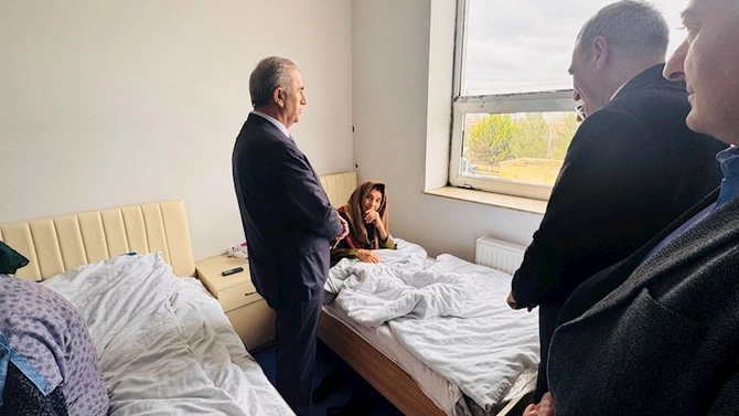 Sevindik Hətəmov Hacıqabulda müalicə olunan şəhid valideynləri ziyarət etdi — FOTOLAR Sevindik Hətəmov Hacıqabulda müalicə olunan şəhid valideynləri ziyarət etdi — FOTOLAR