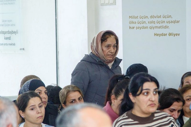 İcra başçısı kənddə səyyar qəbul keçirdi — FOTOLAR