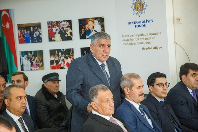 İcra başçısı kənddə səyyar qəbul keçirdi — FOTOLAR